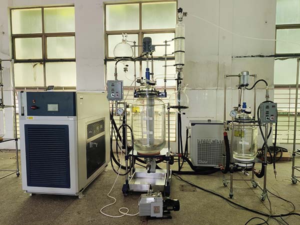 高低溫一體機+雙層玻璃反應釜+低溫冷卻液循環泵